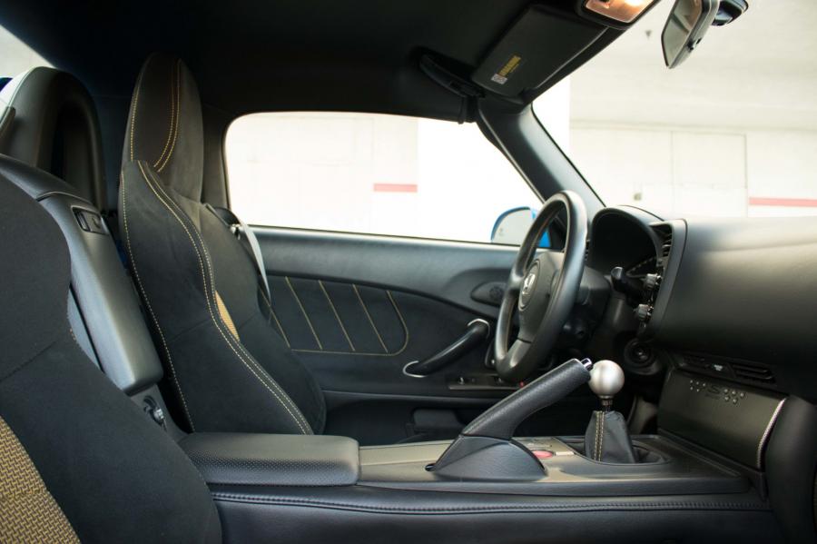 Интерьер Honda S2000 CR (AP2) 2008 года  (фото 81 из 180)